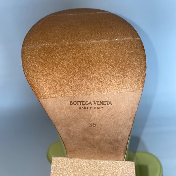 BOTTEGA VENETA wedge sandals (size 39) in light green lambskin - Picture 13 of 16